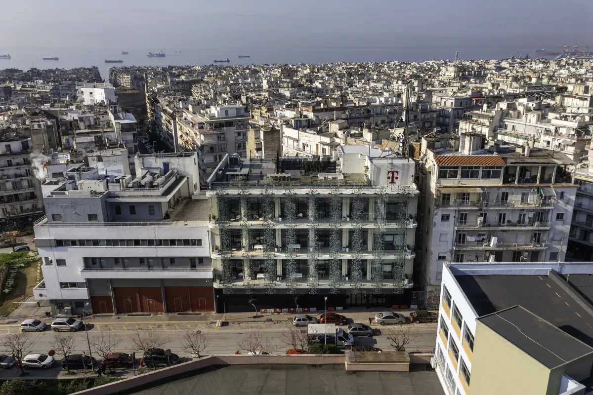 Φωτογραφία από εξωτερικό κτηρίου ΑΠΟΣΤΟΛΟΥ ΠΑΥΛΟΥ_THE PIXEL BUILDING