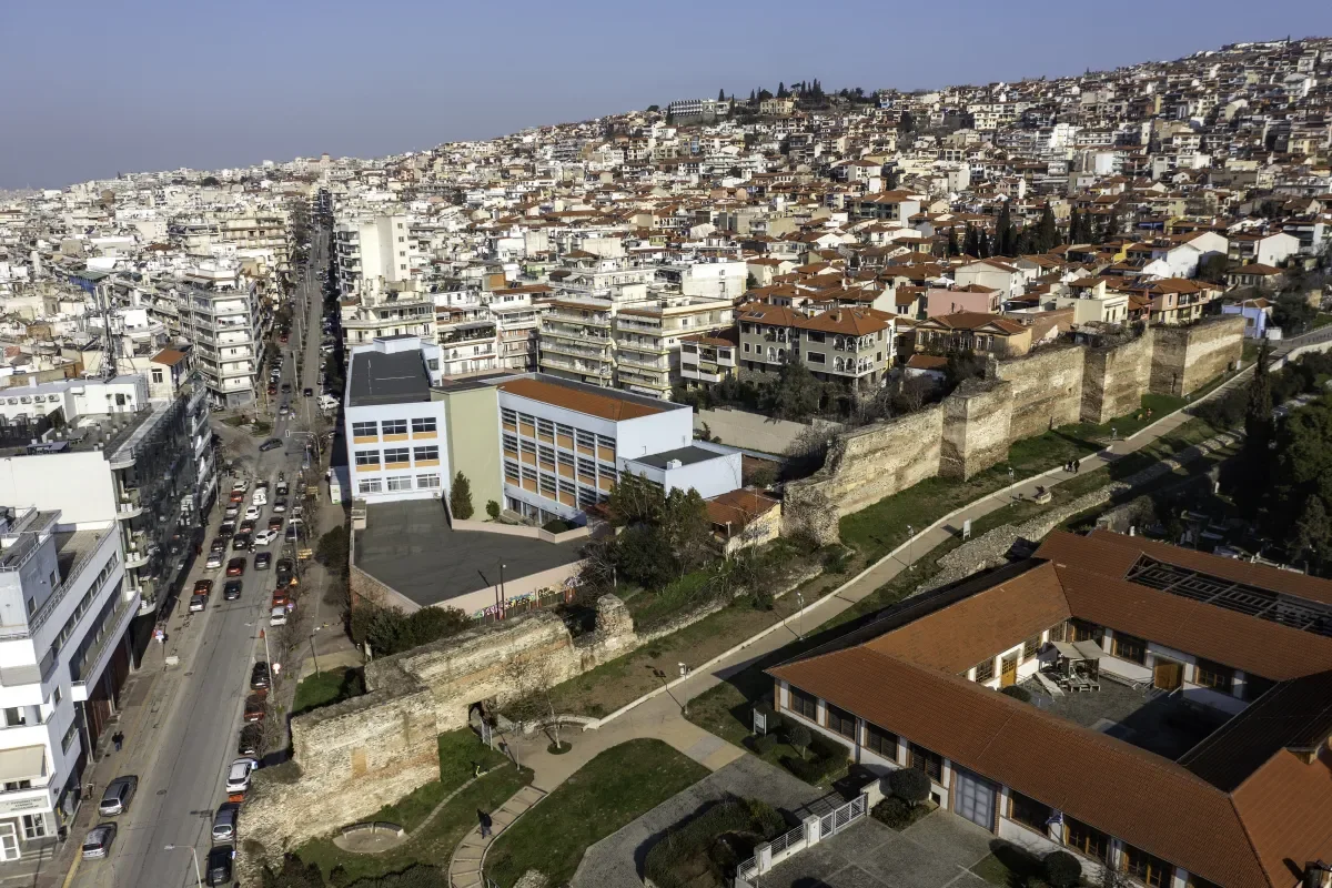 Φωτογραφία από εξωτερικό κτηρίου ΑΠΟΣΤΟΛΟΥ ΠΑΥΛΟΥ_THE PIXEL BUILDING