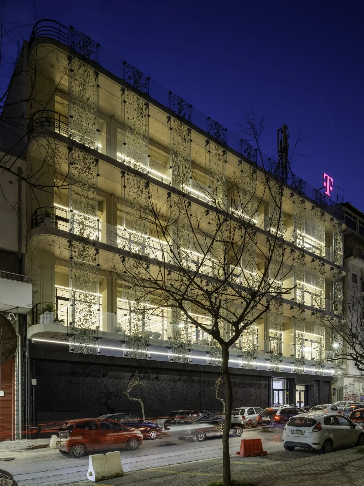 Φωτογραφία από εξωτερικό κτηρίου ΑΠΟΣΤΟΛΟΥ ΠΑΥΛΟΥ_THE PIXEL BUILDING