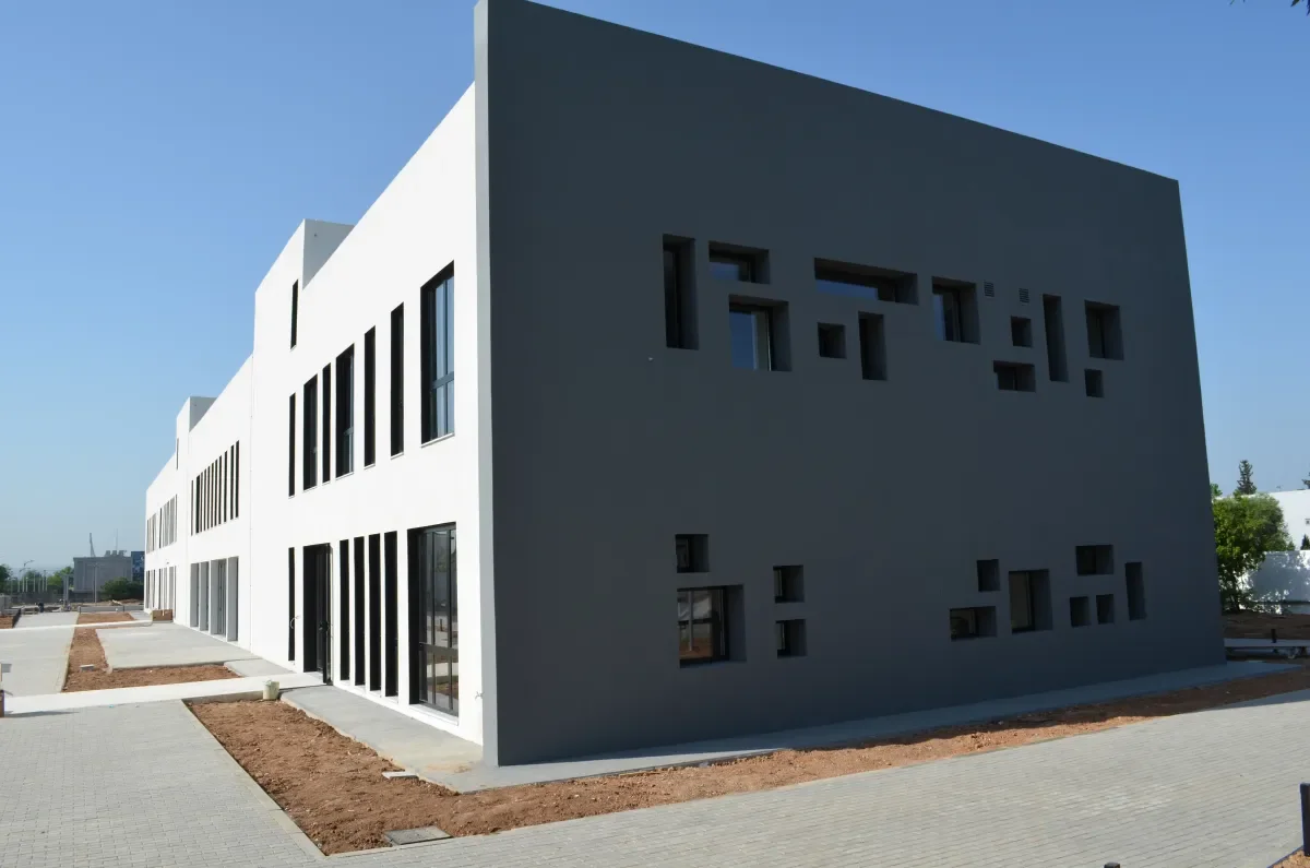 Φωτογραφία από εξωτερικό κτηρίου Φοίνικα