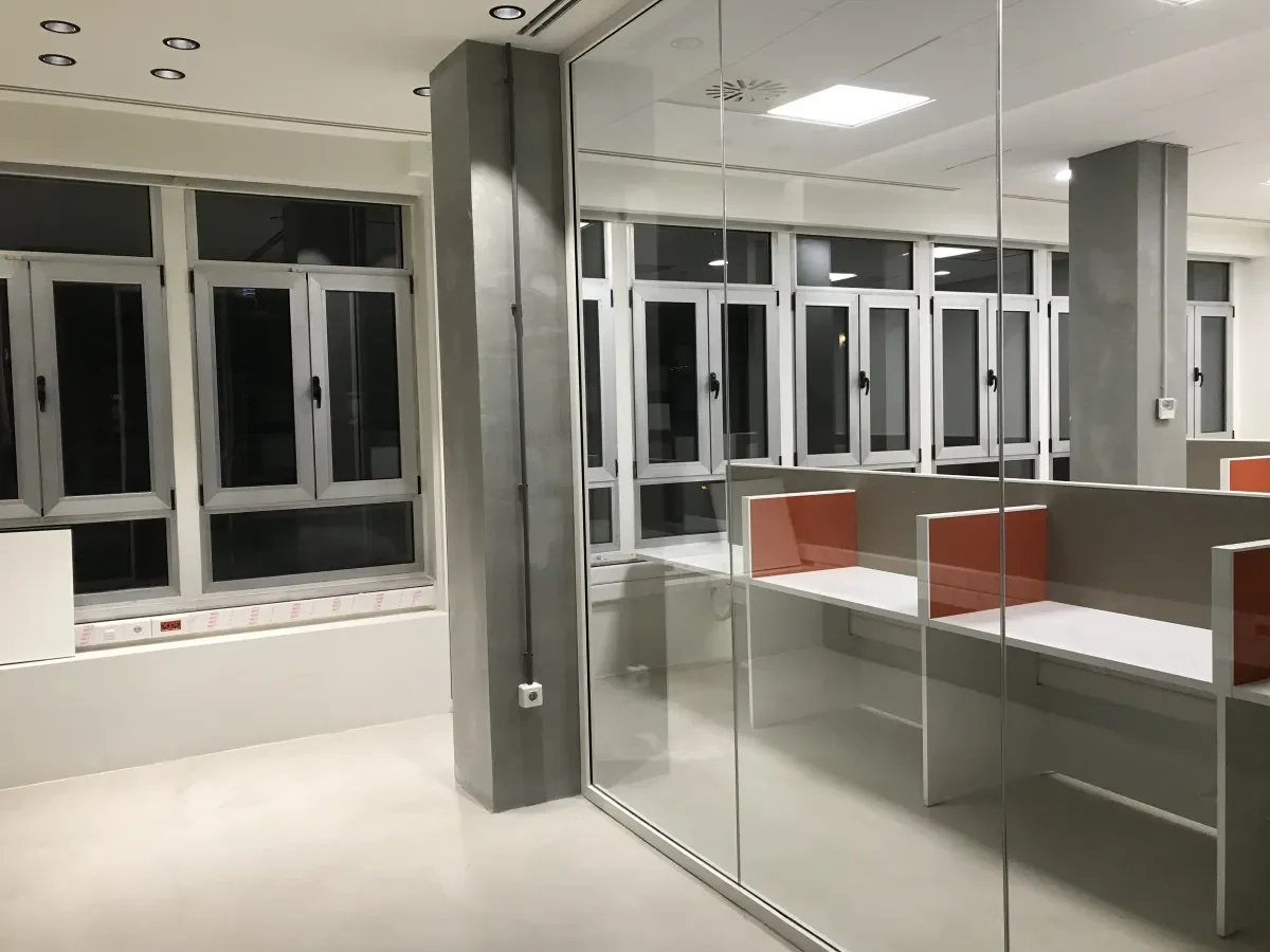 Φωτογραφία από εσωτερικό κτηρίου ΚΑΡΟΛΟΥ ΝΤΗΛ